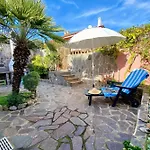 Flower House Funtana Meiga