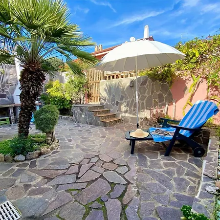 Flower House Funtana Meiga